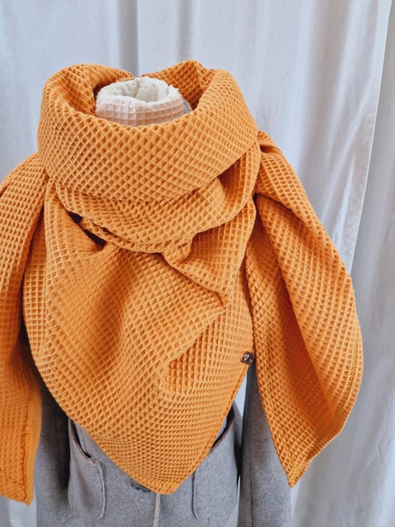 Waffel Musselintuch Dreieckstuch Xxl Tuch Damen Schal Bio Musselinschal Used Look Senfgelb Wickelschal Waffelpique von LinasTraumwerkstatt
