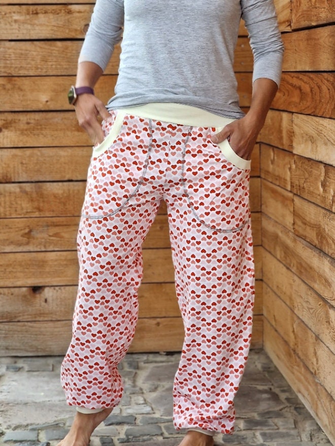 Yogahose Herzen Retro Damen Lang Mit Witzigem Motiv Damenhose Sportliche Hose Für Pumphose Taschen Herz Herzig Jerseyhose von LinasTraumwerkstatt