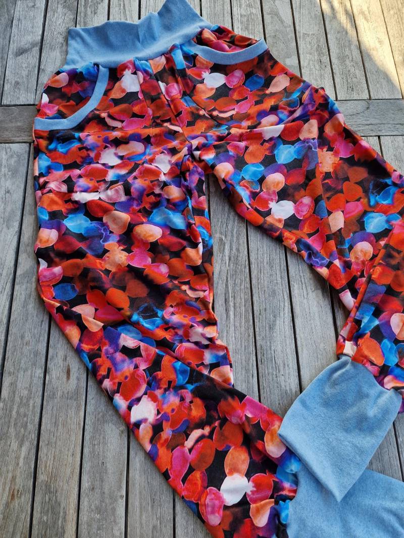Yogahose Retro Damen Lang Mit Witzigem Motiv Damenhose Sportliche Hose Für Pumphose Taschen Bunte Kleckse Jerseyhose Grafik von LinasTraumwerkstatt