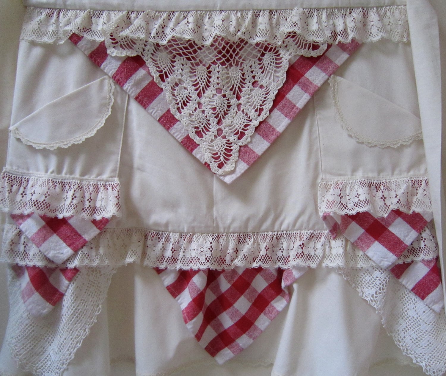 Ausverkauf Rot-Weiß Karierten Prairie Style Schürze von LindaBloom