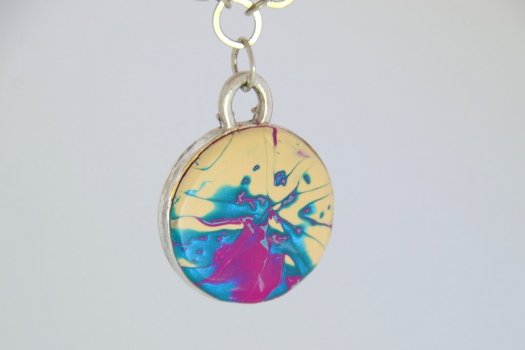 Feinsilber Anhänger Aus Polymer Clay Bunte Muse, Wendbar von LindaBrittDesign