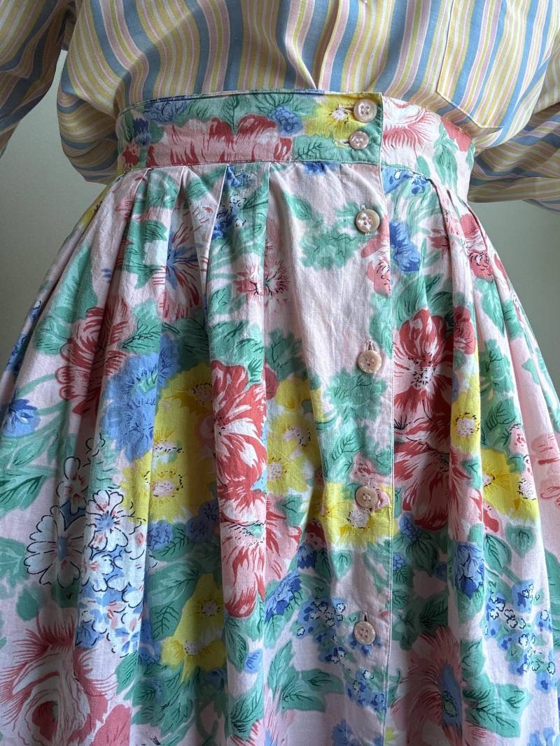 Vintage 80Er Jahre Adlerauge High Waist Rock Aus Baumwolle Mit Blumenmuster Gr 38 Vintage 80Er Jahre Adlerauge High Waist Rock Aus Baumwolle Mit Blumenmuster Gr 38 von LindaLandVintage