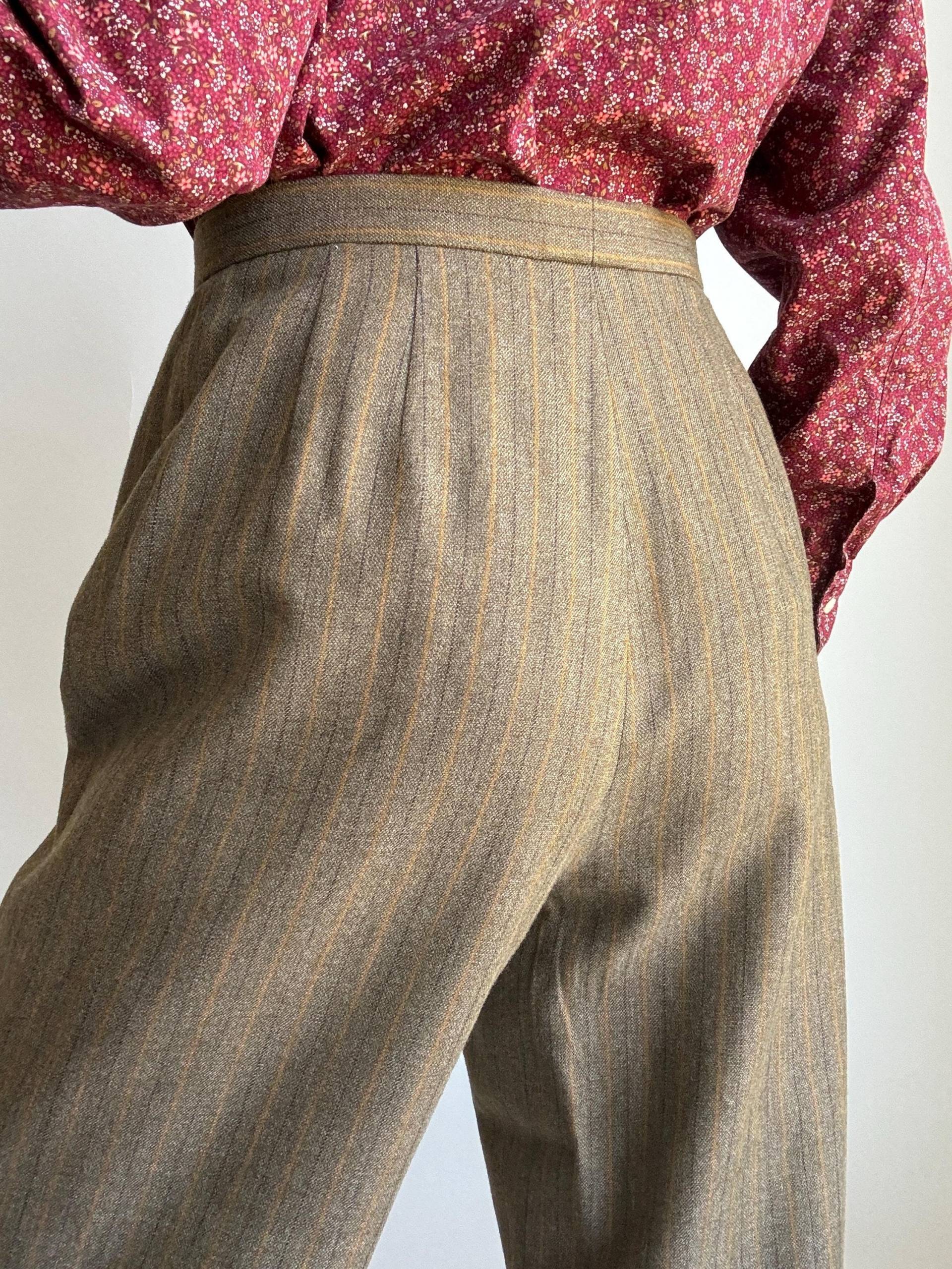 Vintage 80Er Jahre Bleistift Streifen Wollgemisch Hohe Taille Hose Größe 8 - Beige Taupe Vintage 80Er Jahre Bleistift Streifen Wollgemisch Hohe Taille Hose Größe 8 - Beige Taupe von LindaLandVintage