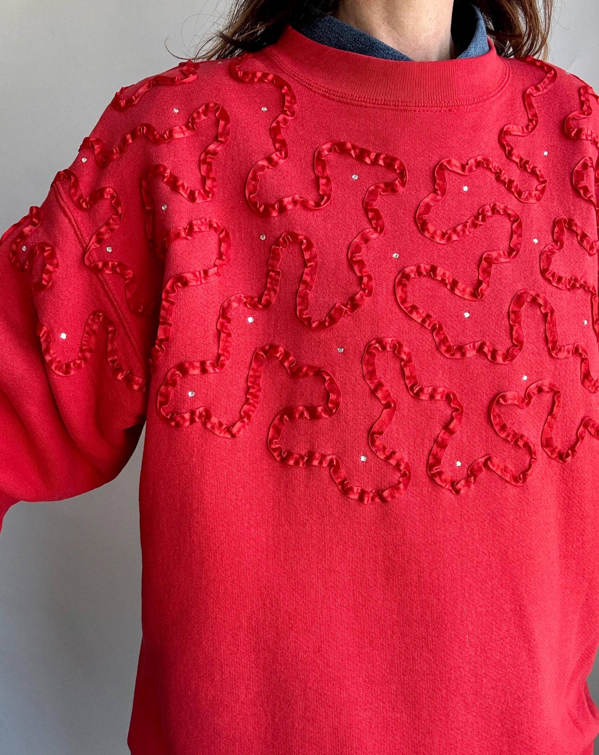 Vintage 80Er Jahre Red Ribbon Verziertes Baumwolle/Polyester Gemisch Sweatshirt Größe Xl Vintage 80Er Jahre Red Ribbon Verziertes Baumwolle/Polyester Gemisch Sweatshirt Größe Xl von LindaLandVintage