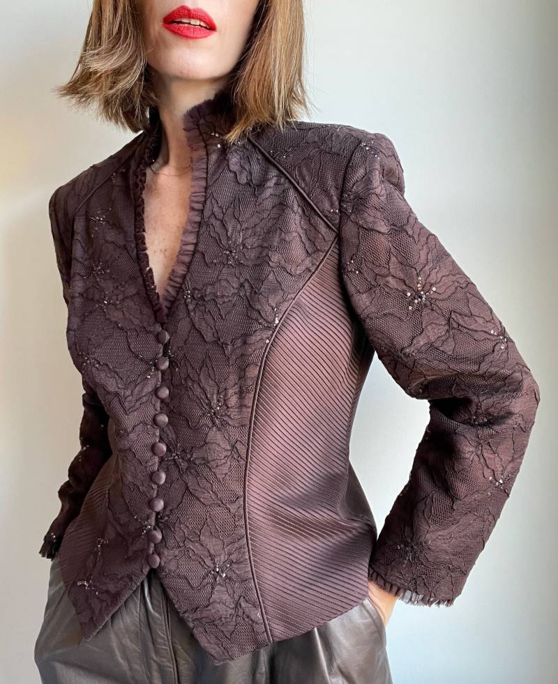 Vintage 80Er Jahre Schokobraune Badgley Mischka Jacke Mit Rüschen, Verzierter Spitze Und Pailletten, Größe 10 Vintage 80Er Jahre Schokobraune Badgley Mischka Jacke Mit Rüschen, Verzierter Spitze Und Pailletten, Größe 10 von LindaLandVintage