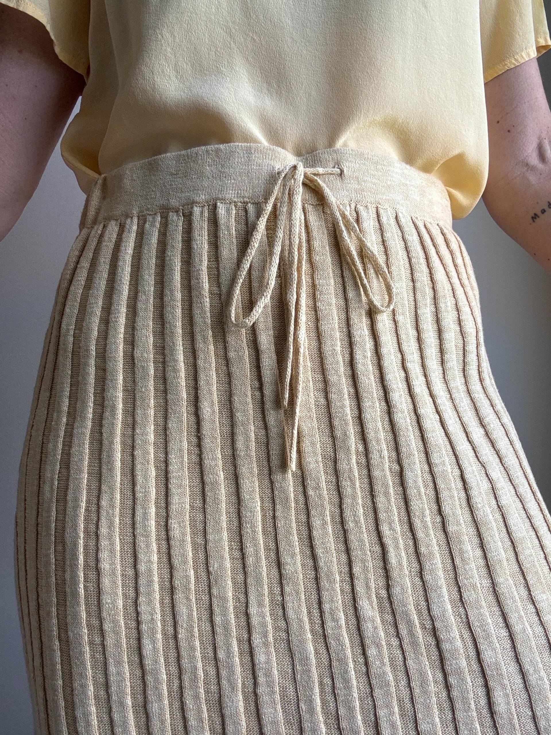 Y2K Gerippter Maxi-Rock Größe S/Baumwolle-Leinen-Viskose-Mix Buttermilch Ton Y2K Gerippter Maxi-Rock Größe S/Baumwolle-Leinen-Viskose-Mix Buttermilch Ton von LindaLandVintage