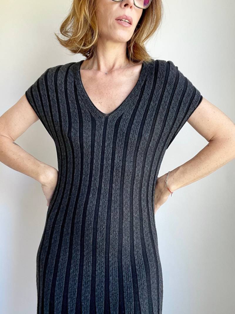 Y2K V-Ausschnitt Stricken Gerippt Fit & Flare Midi Kleid Größe M/Grauschwarz von LindaLandVintage