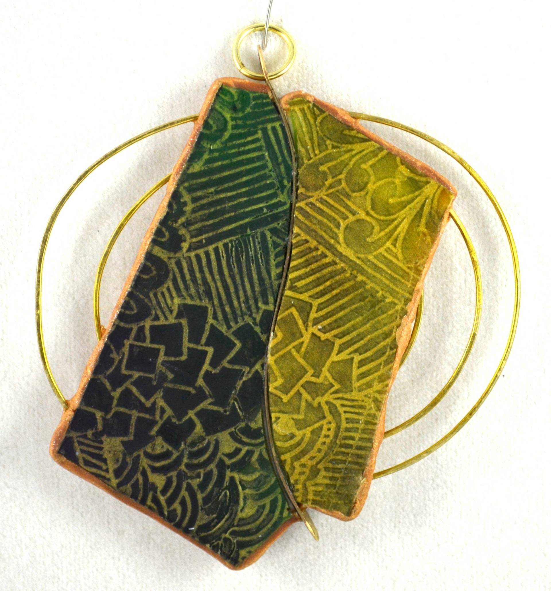 Bi-Farbe Grün Einzigartiger Handgefertigter Anhänger Aus Polymer Clay Und Messing, Einschließlich Radierung Alternative© Furnier, Messingleiste & von LindaLeachDesigns