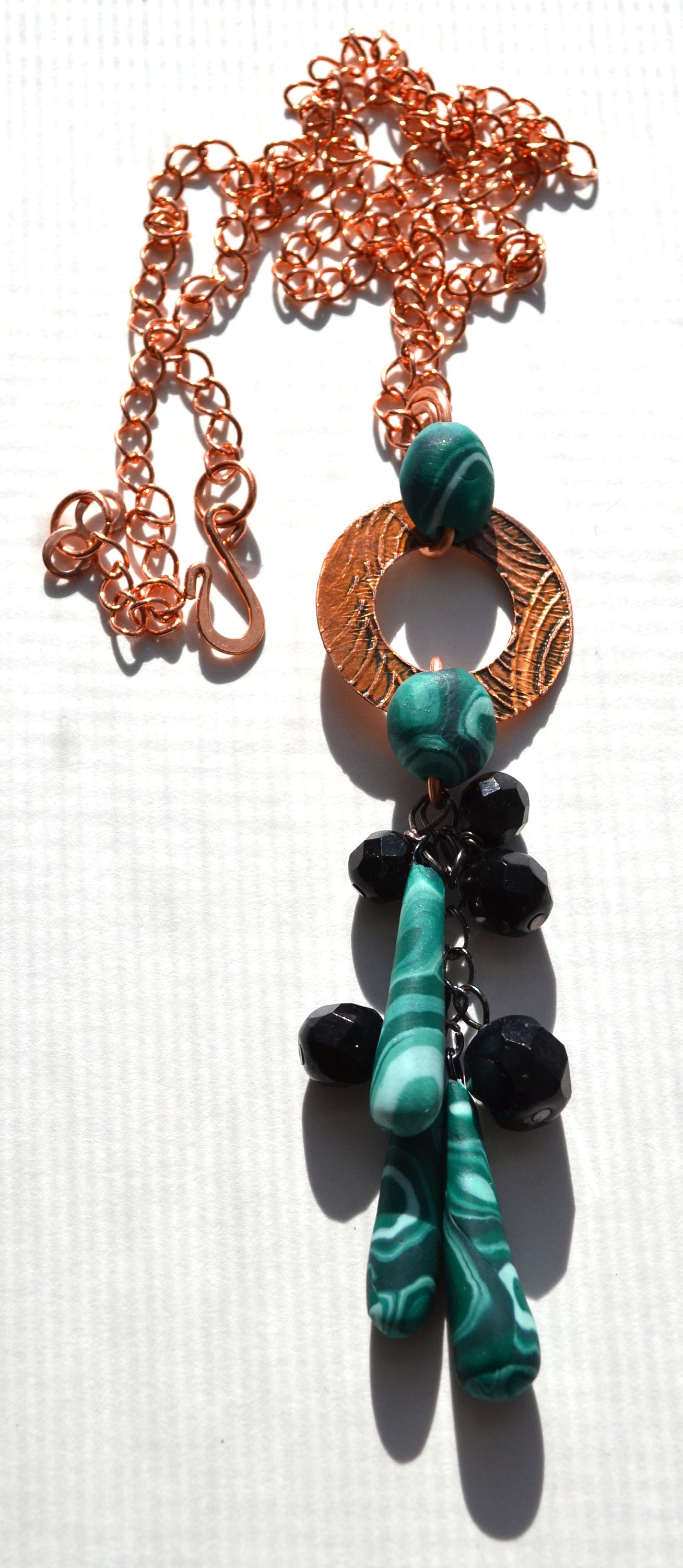 Unikat Handgeätzte Kupfer - Und Polymer Clay "Malachit" Kette, Facettierte Schwarze Glasperlen, Kupferkette von LindaLeachDesigns