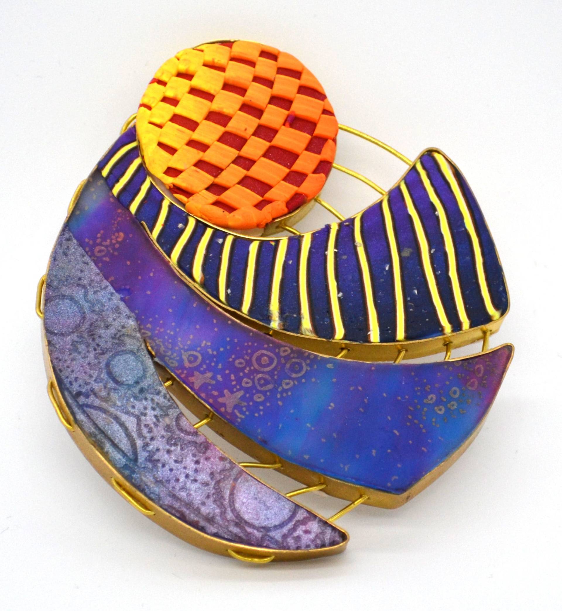 Unikat Starburst Anstecker, Etching Alternative© Furnier, Messingleiste, Messingdraht, Polymer Clay Cane, Lila/Blau/Gelb/Orange von LindaLeachDesigns