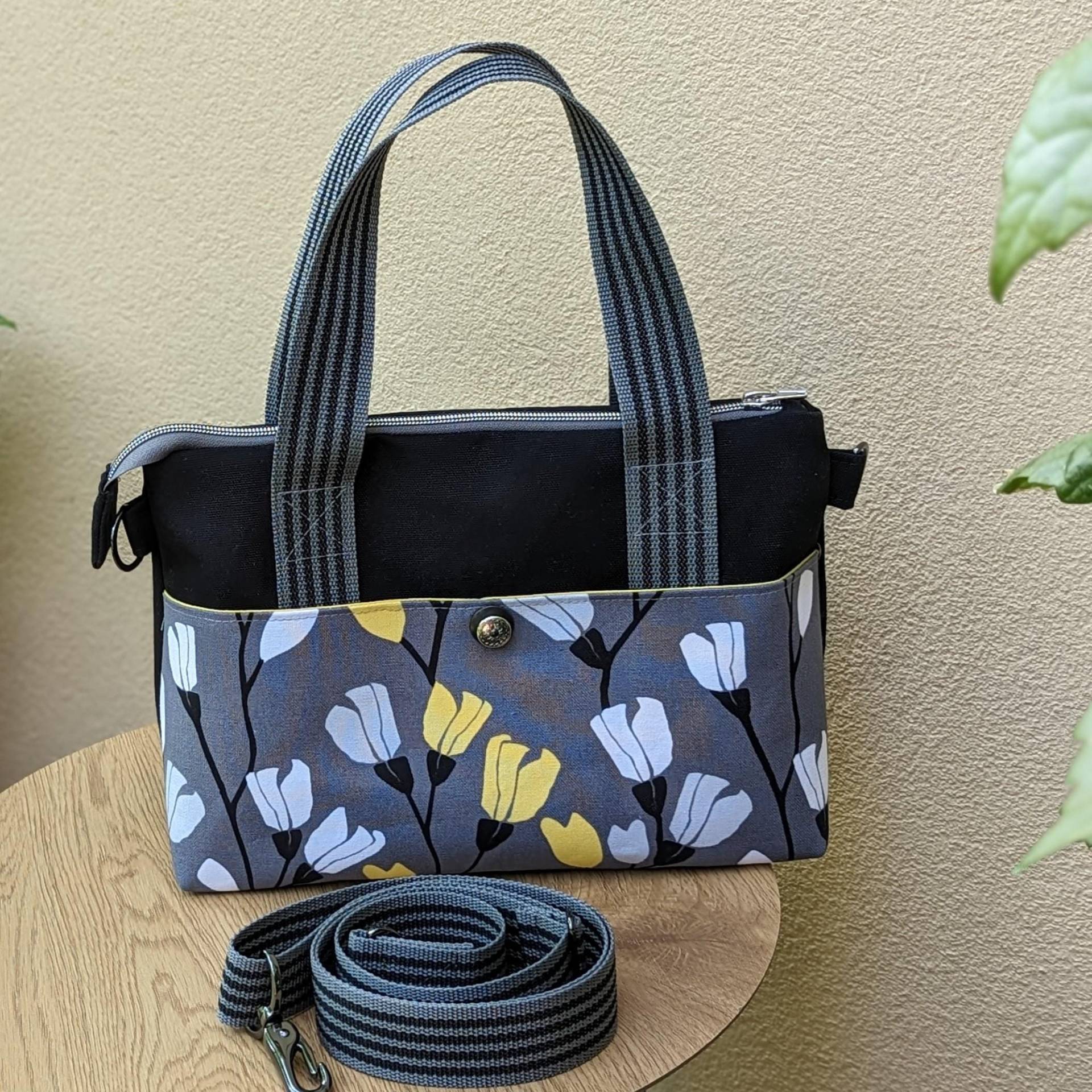 Handetasche Hilo Von Lindamaj in Grau-Schwarz Handetasche Hilo Von Lindamaj in Grau-Schwarz von LindaMajDesign