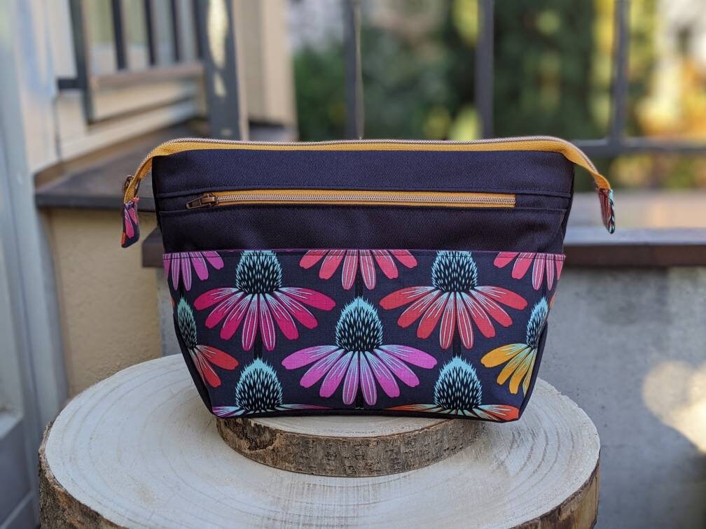Kosmetiktasche/Kulturbeutel Kalaoa Von Lindamaj Im Blütendesign Kosmetiktasche/Kulturbeutel Kalaoa Von Lindamaj Im Blütendesign von LindaMajDesign