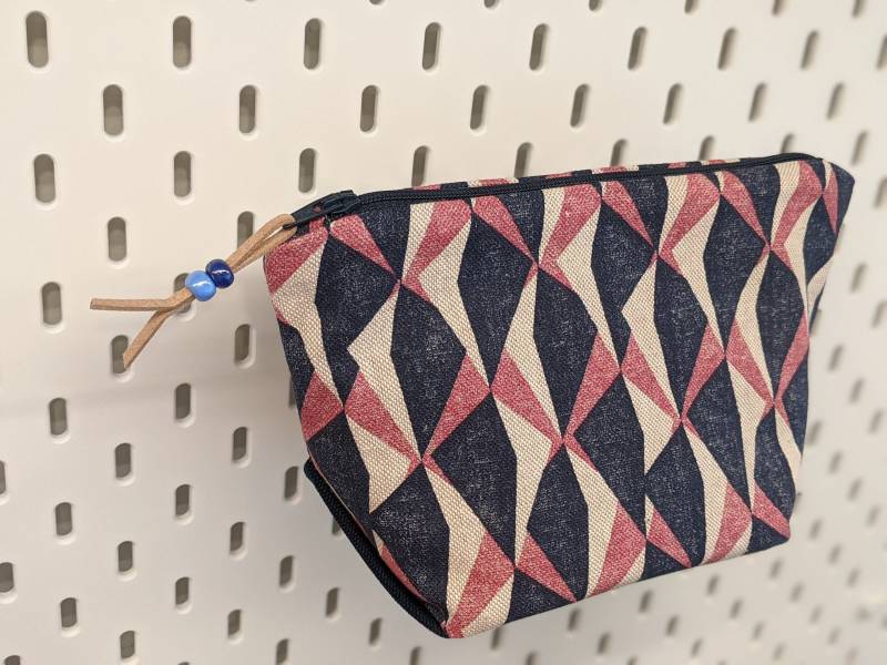 Schminktäschchen/Krimskramstäschchen Kosmetiktache Mit Taschenboden Im Origamistil Schminktäschchen/Krimskramstäschchen Kosmetiktache Mit Taschenboden Im Origamistil von LindaMajDesign