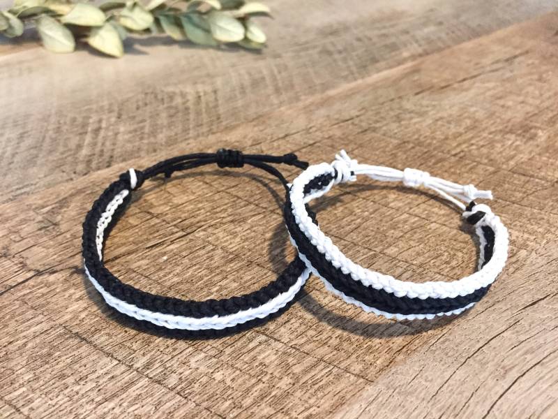 Makramee Paar Armband Set Schwarz & Weiß Gewachste Schnur Passende Armbänder von LindasCraftStudio
