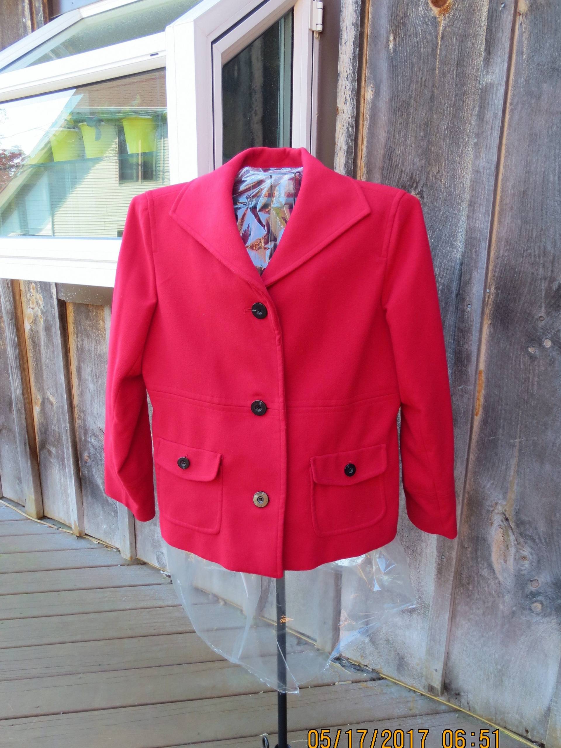 Roter Woll-Feel-Jacken-Längen-Mantel Damen-Größe 40 Hüftlanger Wintermantel von LindasGeneralStore