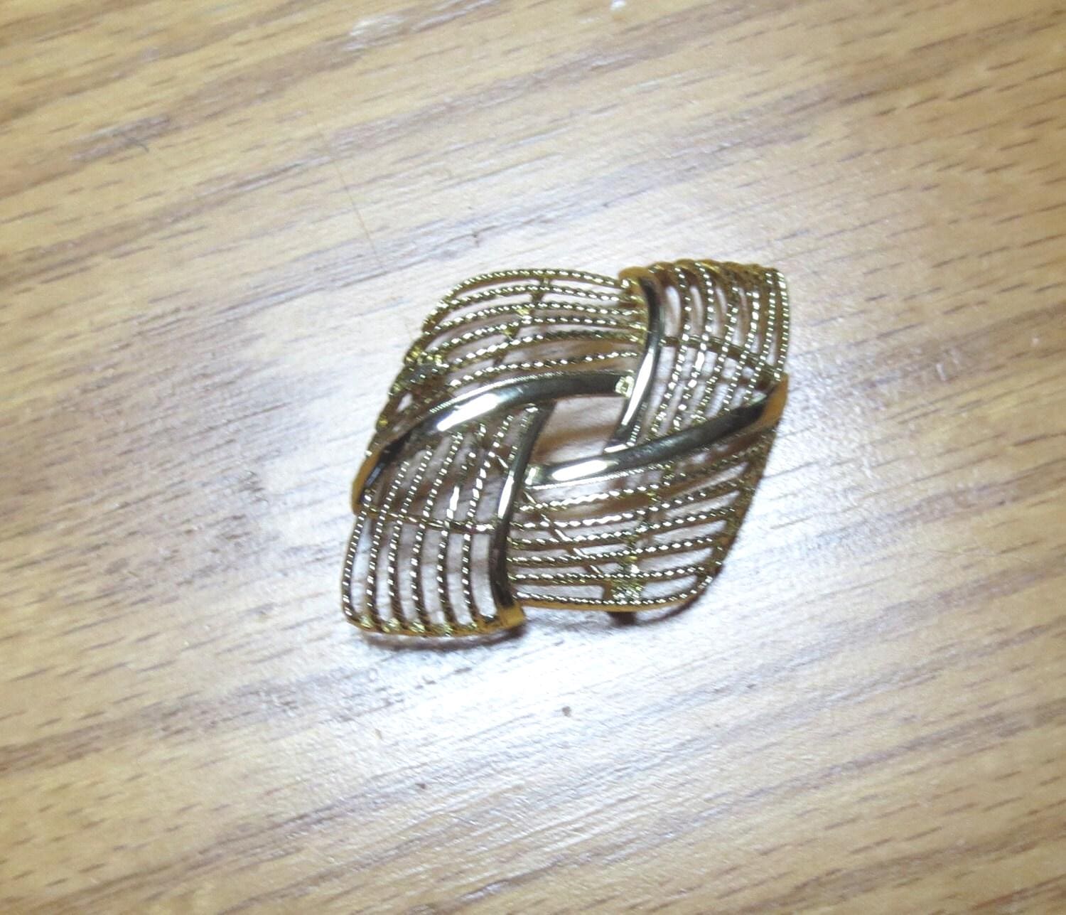 Vergoldete Rautenförmige Anstecknadel Mid-Century Modernist Brosche von LindasGeneralStore