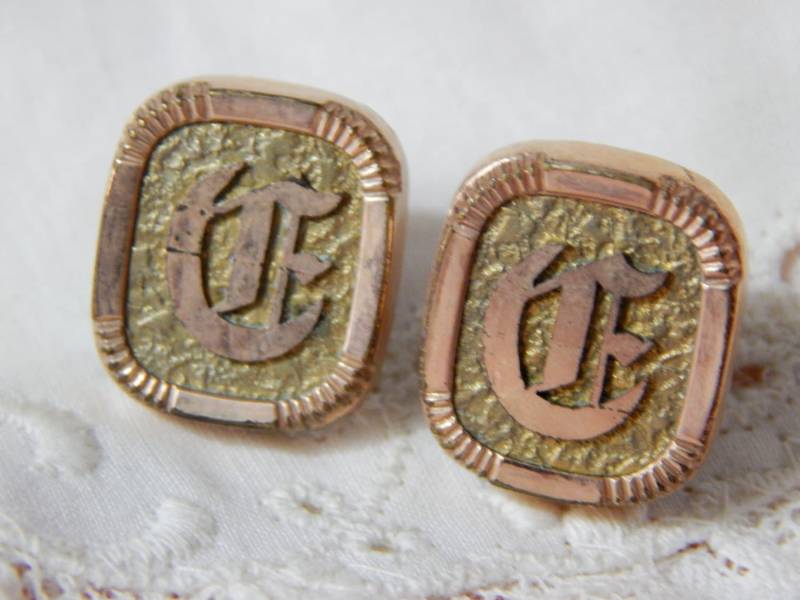 Manschette Messingnieten Mit Initialen - Shamrock Im Horseshoe Mark Manschette Messingnieten Mit Initialen - Shamrock Im Horseshoe Mark von Lindasbuttons