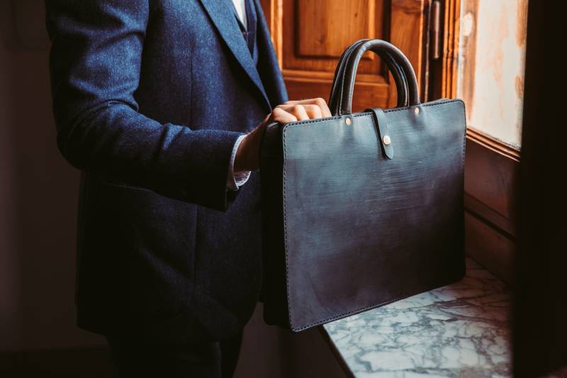 Leder-Laptoptasche, Leder-Aktentasche, Schlanke Leder-Attaché, Personalisierte Tasche, Monogramm-Aktentasche, Laptoptasche, Pflanzlich Gegerbtes von LindenIsEnough