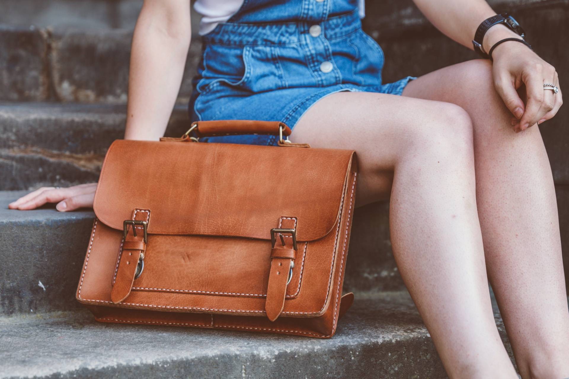 Messenger Bag Leder Aktentasche Damen Herren Arbeitstasche Unisex Aktenrucksack Lederrucksack Laptoptasche Monogramm Messenger Bag Leder Aktentasche Damen Herren Arbeitstasche Unisex Aktenrucksack Lederrucksack Laptoptasche Monogramm von LindenIsEnough