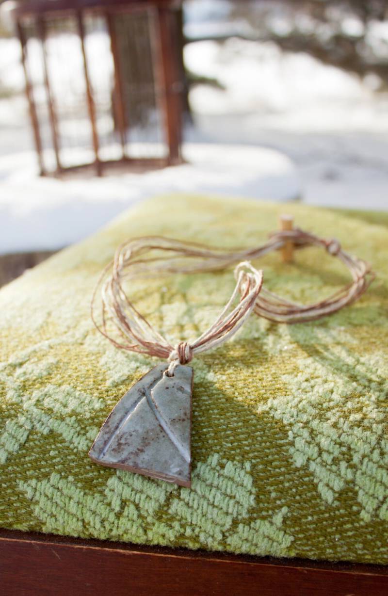 Geist Des Frühlings 3 - Rustikale Steingut Halskette von LindenSidhe