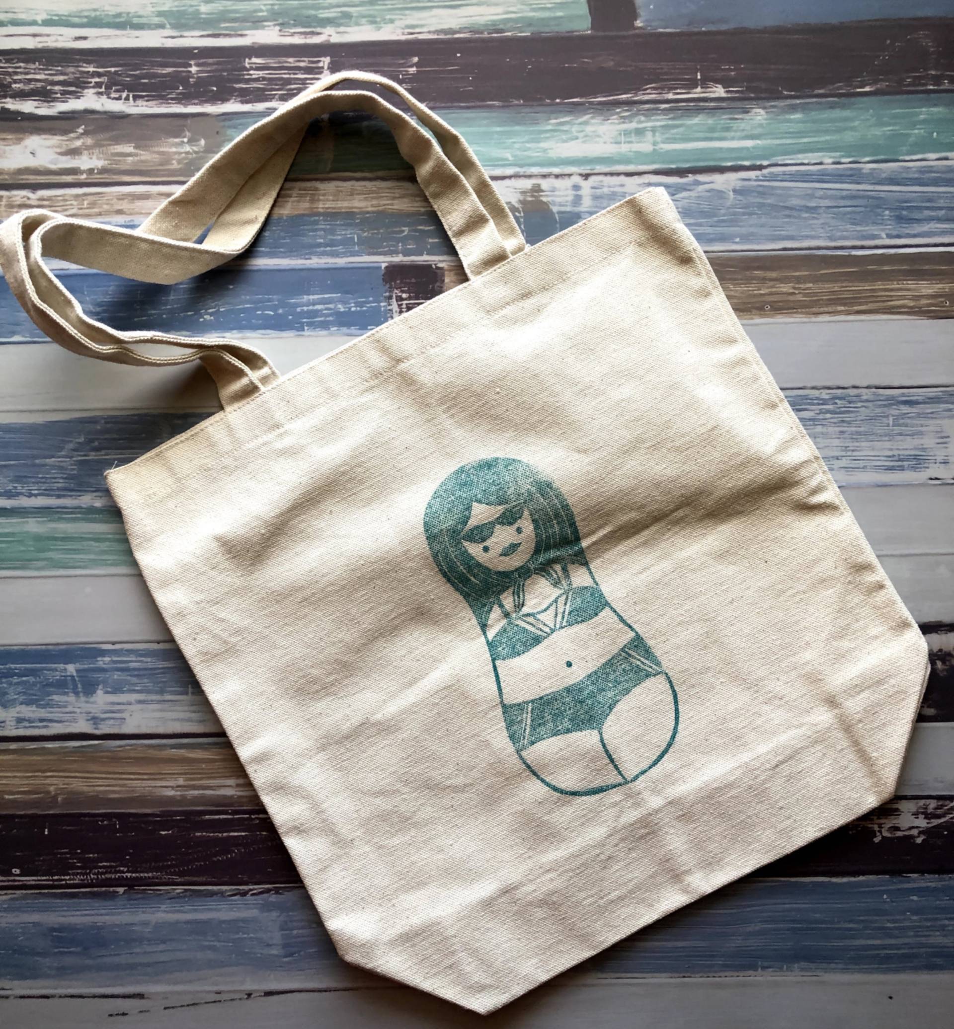 Beach Babe Canvas Tote/Handbedruckte Tragetasche Beach Babe Canvas Tote/Handbedruckte Tragetasche von LindsayDyessArt