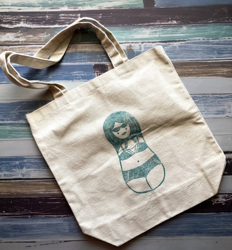 Beach Babe Canvas Tote/Handbedruckte Tragetasche Beach Babe Canvas Tote/Handbedruckte Tragetasche von LindsayDyessArt