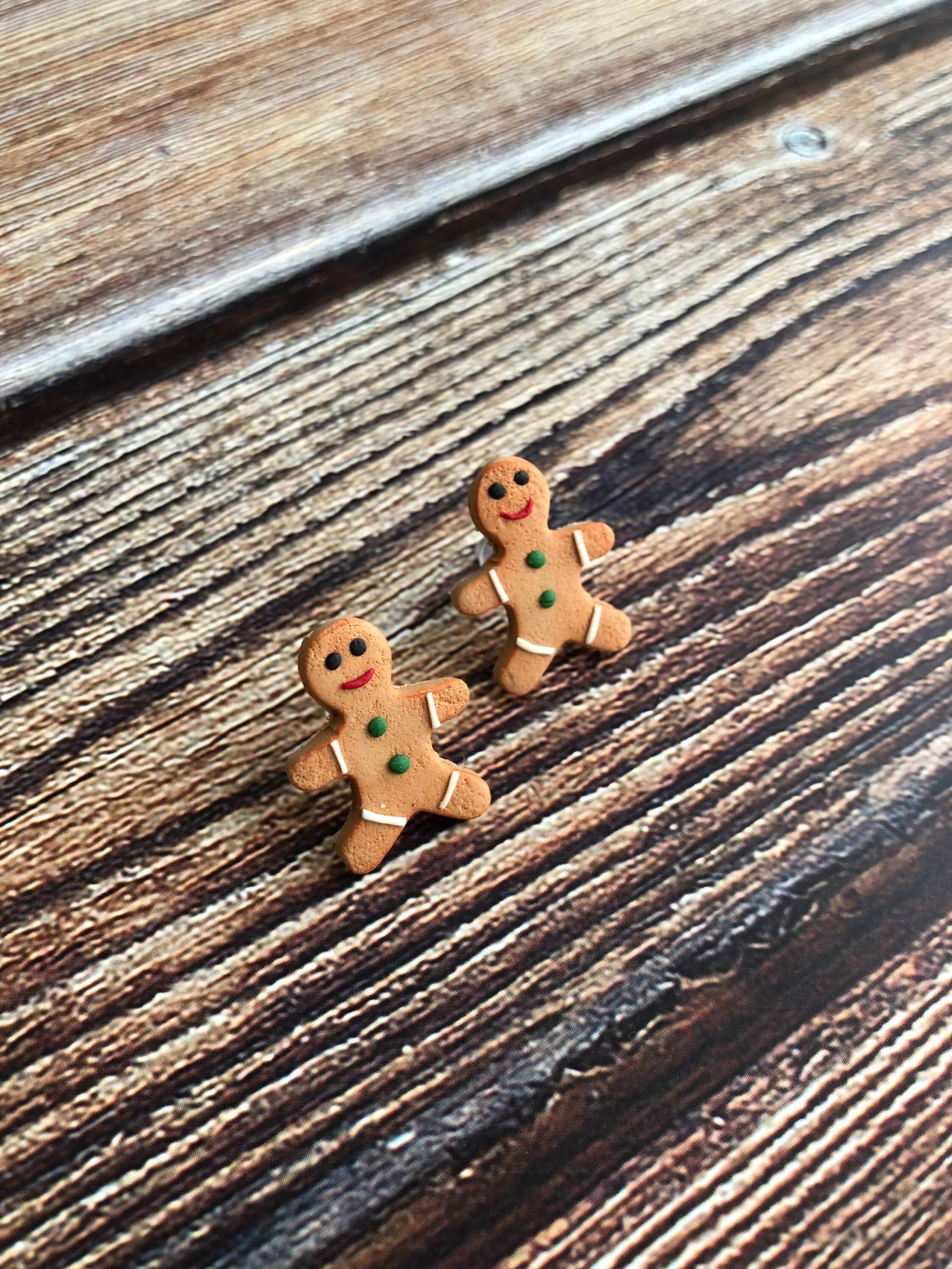 Lebkuchenmänner Ohrringe // Fimo Schmuck Lebkuchenmänner Ohrringe // Fimo Schmuck von LindsayDyessArt