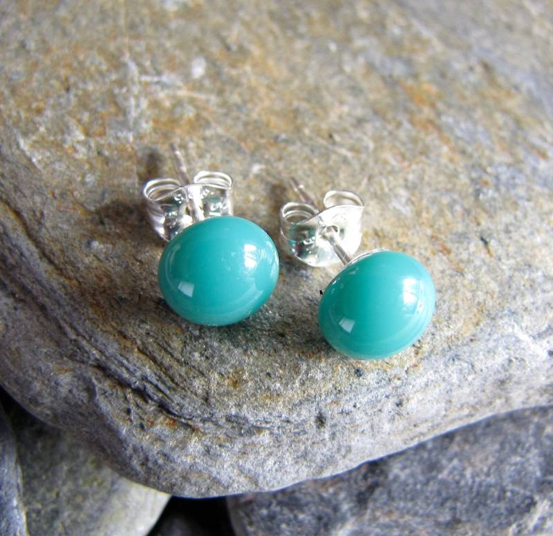 Blaugrüne Ohrstecker Aus Geschmolzenem Glas Mit Sterlingsilber von LindsaysDesigns