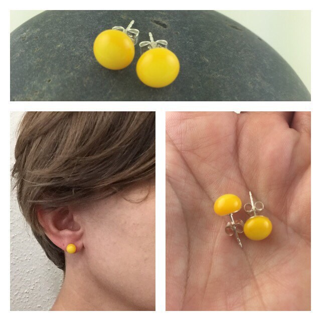 Gelbe Ohrstecker/Glasohrstecker Helle Sommerschmuck Verschmolzener Glasschmuck Auffällige Ohrringe von LindsaysDesigns