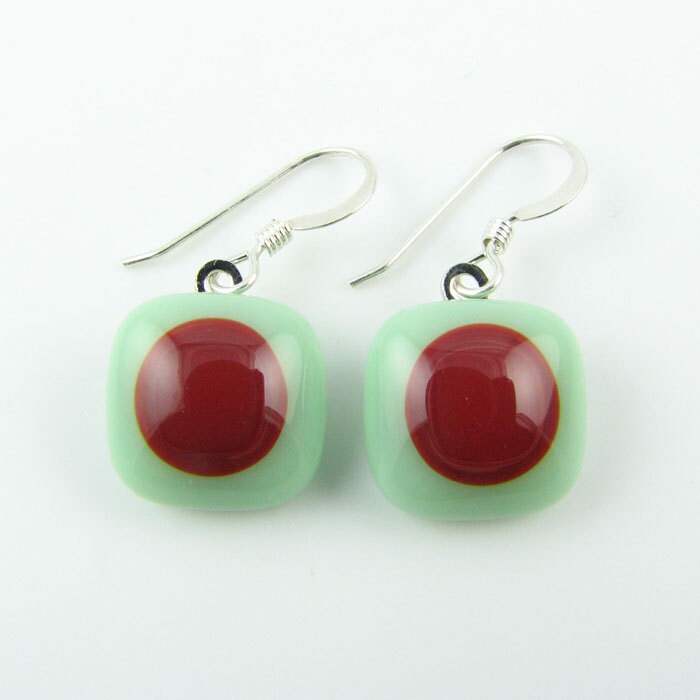 Mint Und Rot Geschmolzenes Glas Ohrringe von LindsaysDesigns