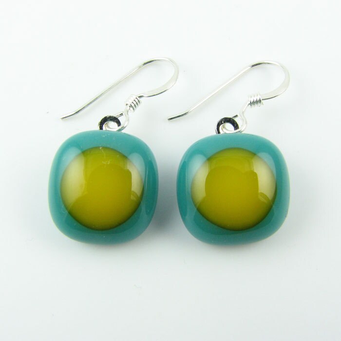 Petrol Und Ringelblumen Ohrringe Aus Geschmolzenem Glas. Auf Bestellung von LindsaysDesigns