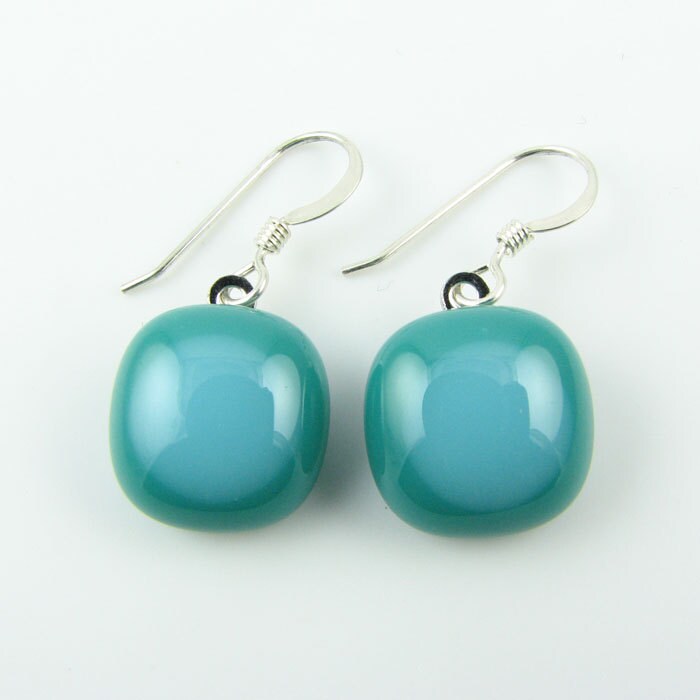 Petrol Und Türkis Ohrringe Aus Geschmolzenem Glas von LindsaysDesigns