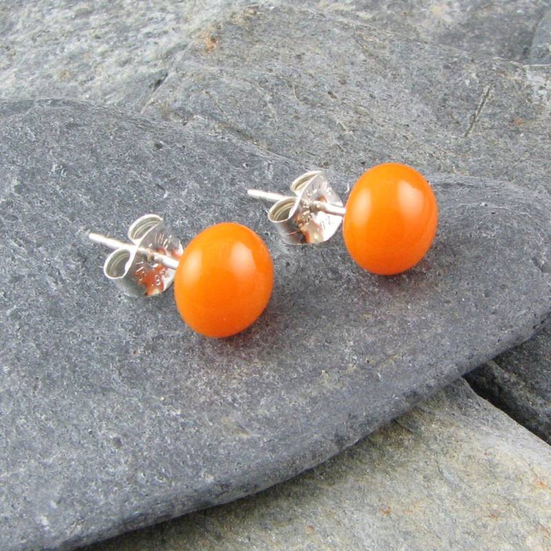 Pfirsich Verschmolzenen Glas Ohrstecker von LindsaysDesigns