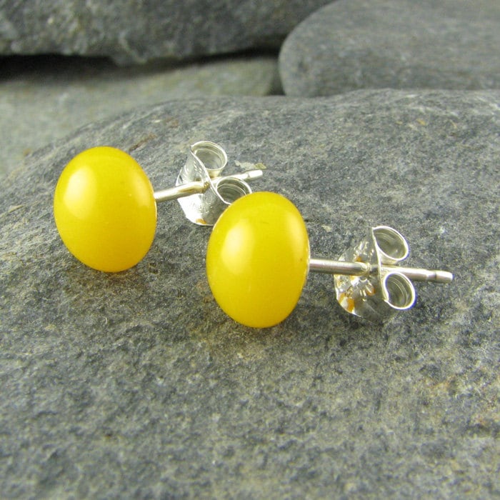 Ringelblume Geschmolzene Glas Ohrstecker von LindsaysDesigns