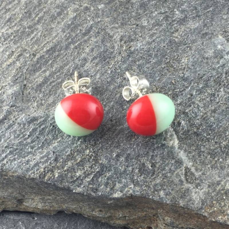 Rot Und Minze Verschmolzenen Glas Ohrstecker von LindsaysDesigns