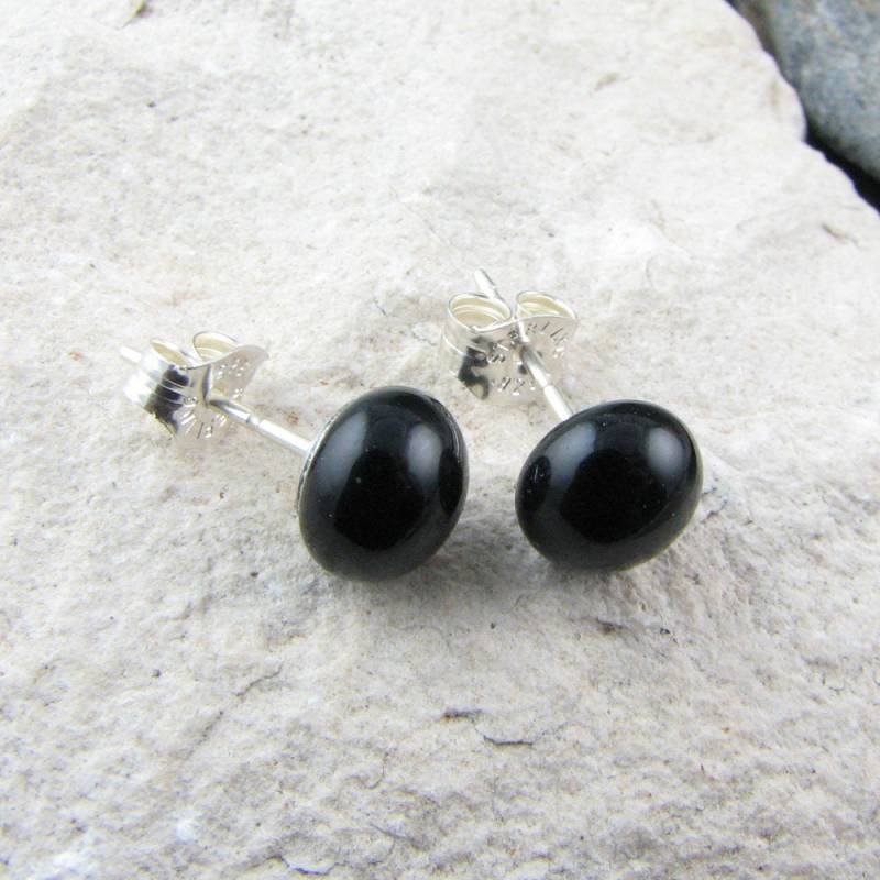 Schwarze Ohrstecker. Glas Schlichte Schwarze Alltags Ohrringe. Coole Hüftohrringe. Winzige Lässiger Schmuck von LindsaysDesigns