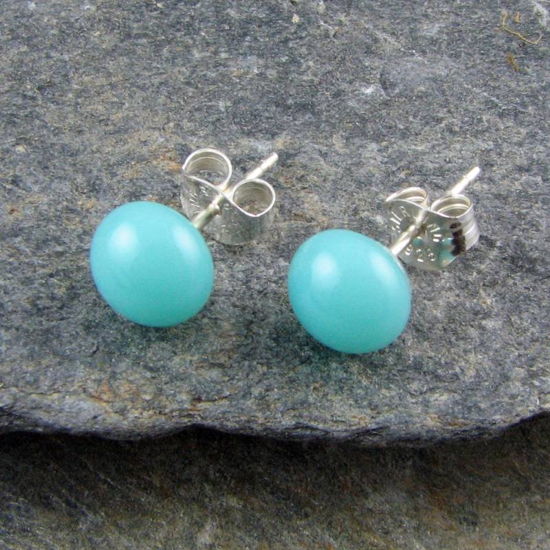 Türkisfarbene Glasohrstecker. Blaue Glas-Ohrstecker. Karibikblaue Ohrstecker. Türkis Schmuck. Geschmolzene Glasohrringe. Sterling Silber. Braut von LindsaysDesigns