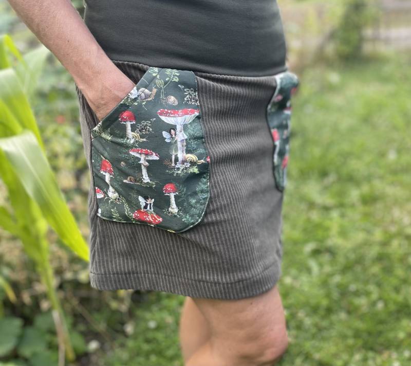 Bio Cord Rock, Damen Rock Khaki Mit Fliegenpilz Taschen von LindwurmShop