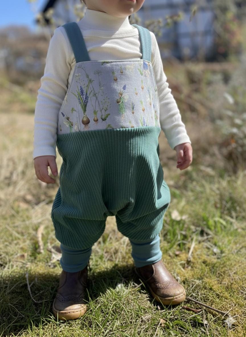 Schlupf-Latzhose Bio Breitcordnicky Mint Frühlingselfen Mitwachsend von LindwurmShop