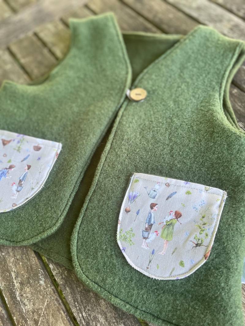Weste Wollwalk Kinder Khaki Glückliche Hühner Taschen Leibchen von LindwurmShop