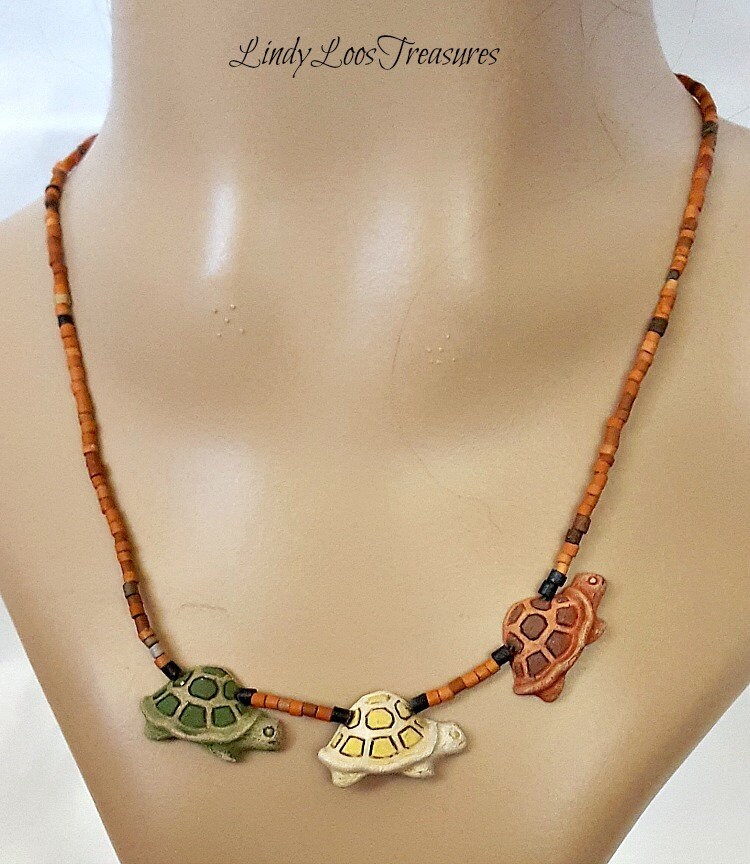 Antike Vintage Schildkröte Clay Halskette, Perlen Statement Schildkröten, Ton Verstorbene Nachlass von LindyLoosTreasures