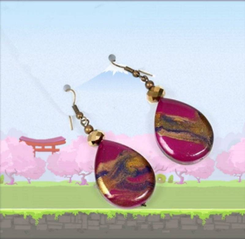 Handbemalte Teardrop Pink Lila Ohrringe, Große Tear Drop Handbemalter Fimo Schmuck, Gold Statement Ohrringe von LindyLoosTreasures