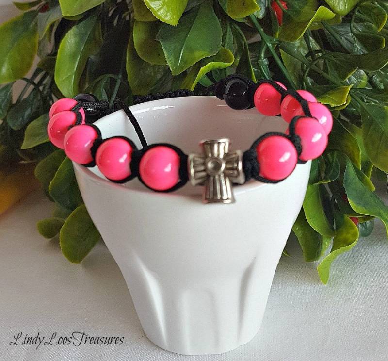 Hot Pink Makramee Freundschaftsarmband, Armband, Armbänder, Schmuck, Perlen Boho, Beste Freundin Weihnachtsgeschenk von LindyLoosTreasures