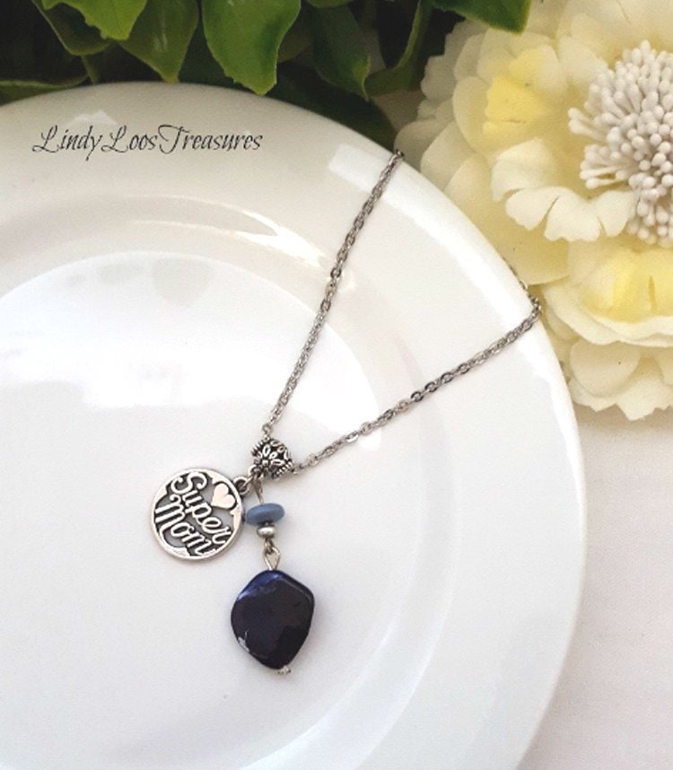 Super Mom Anhänger Muttertag Halskette, Mutter Happy Mothers Day Anhänger, Geschenk von LindyLoosTreasures