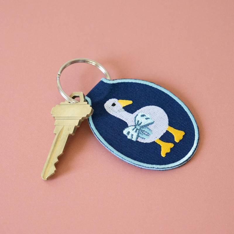 Lucky Duck Bestickter Schlüsselbund | Gans Schlüsselanhänger Stickerei Geschenkideen, Kokette, Schleife, Lustige Lucky Duck Bestickter Schlüsselbund | Gans Schlüsselanhänger Stickerei Geschenkideen, Kokette, Schleife, Lustige von LindyStarkDesigns
