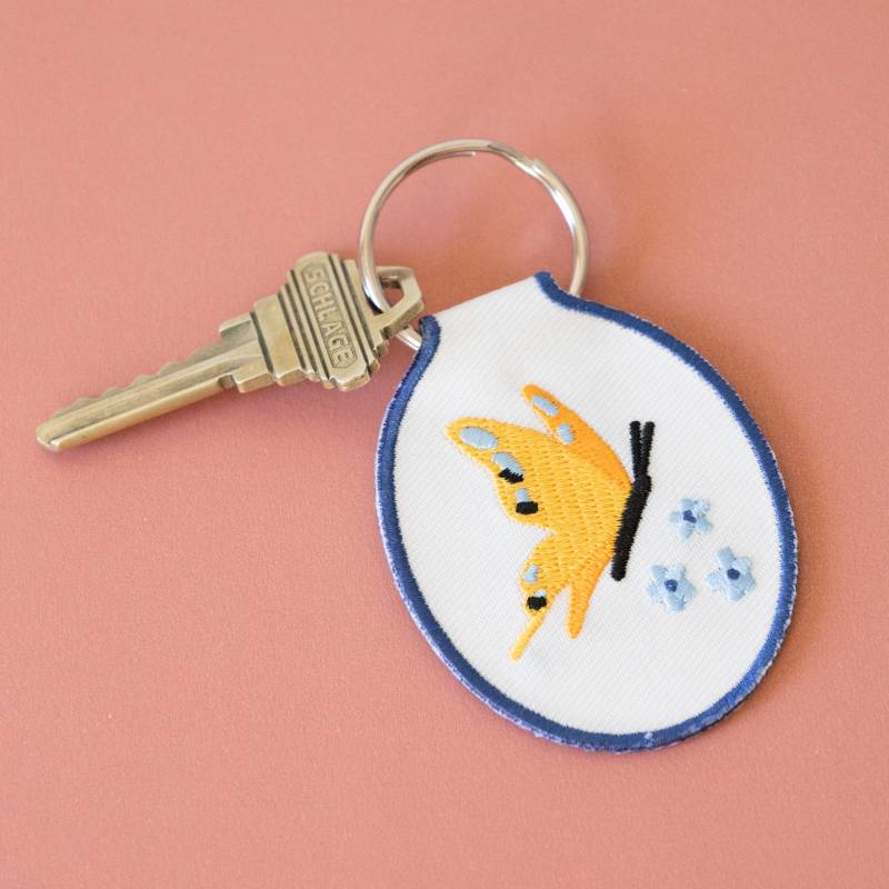 Schmetterling Bestickt Schlüsselbund | Autoschlüssel Accessoire Stickerei Geschenkideen, Blumen, Sommer, Debüt, Motte, Käfer von LindyStarkDesigns