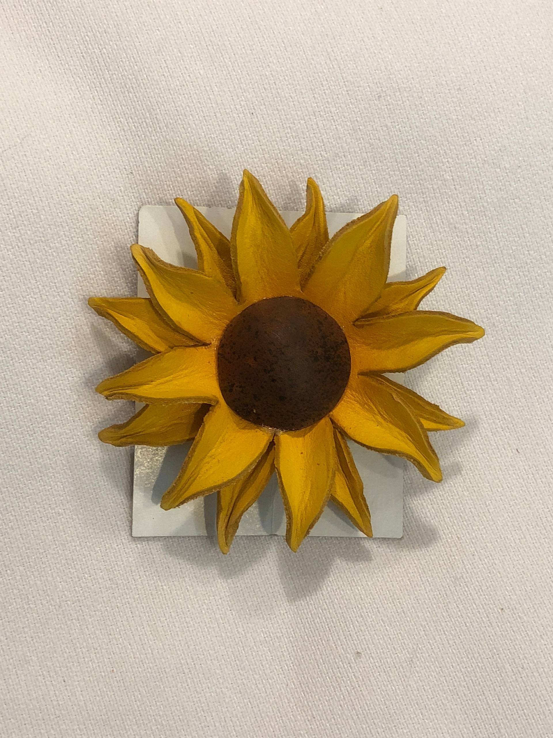 Leder Sonnenblume Brosche Leder Sonnenblume Brosche von LindysLeather