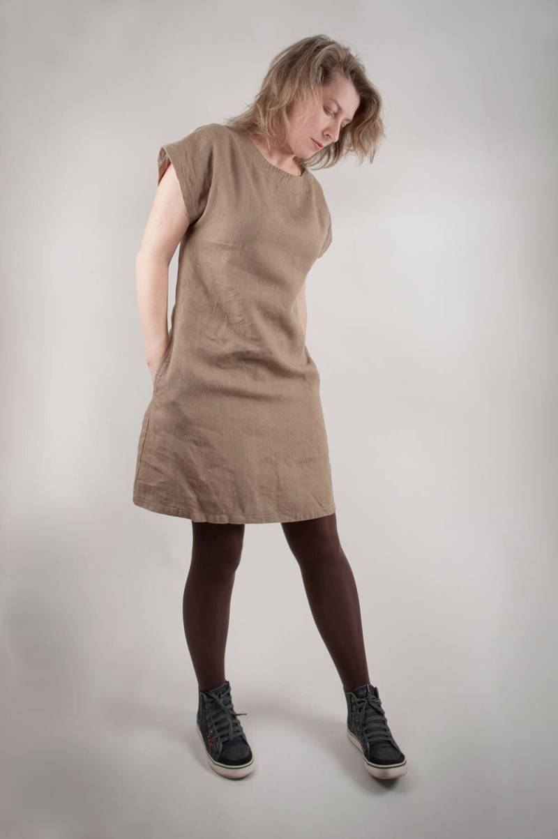 Khaki Leinen Tunika Kleid, Kurzarm Loose Fit von LinenAndTailor