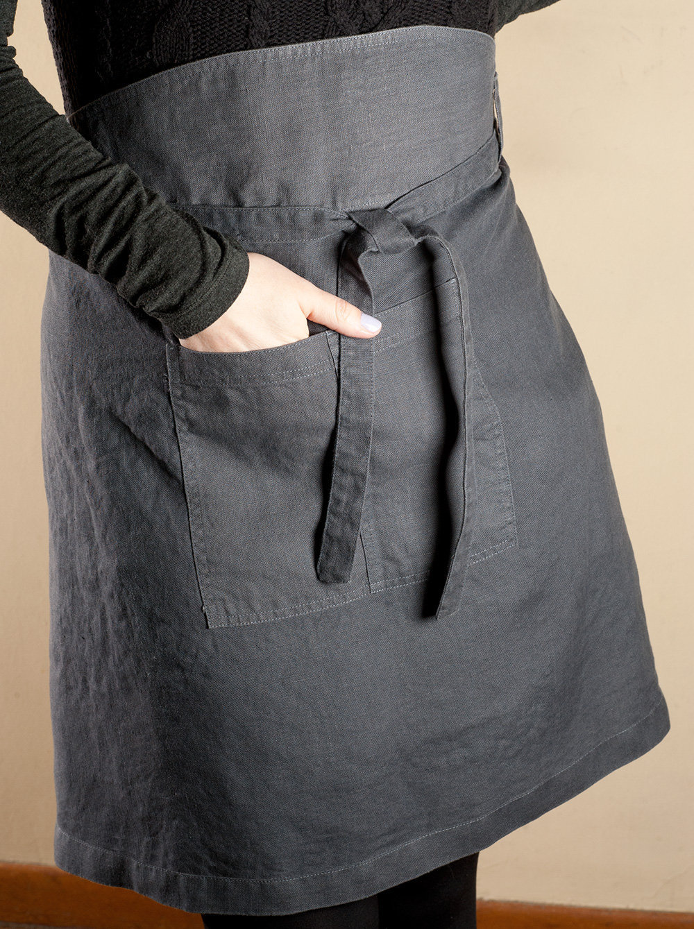 Dunkelgrau Leinen Halbschürze, Unisex Kochschürze von LinenAndTailor