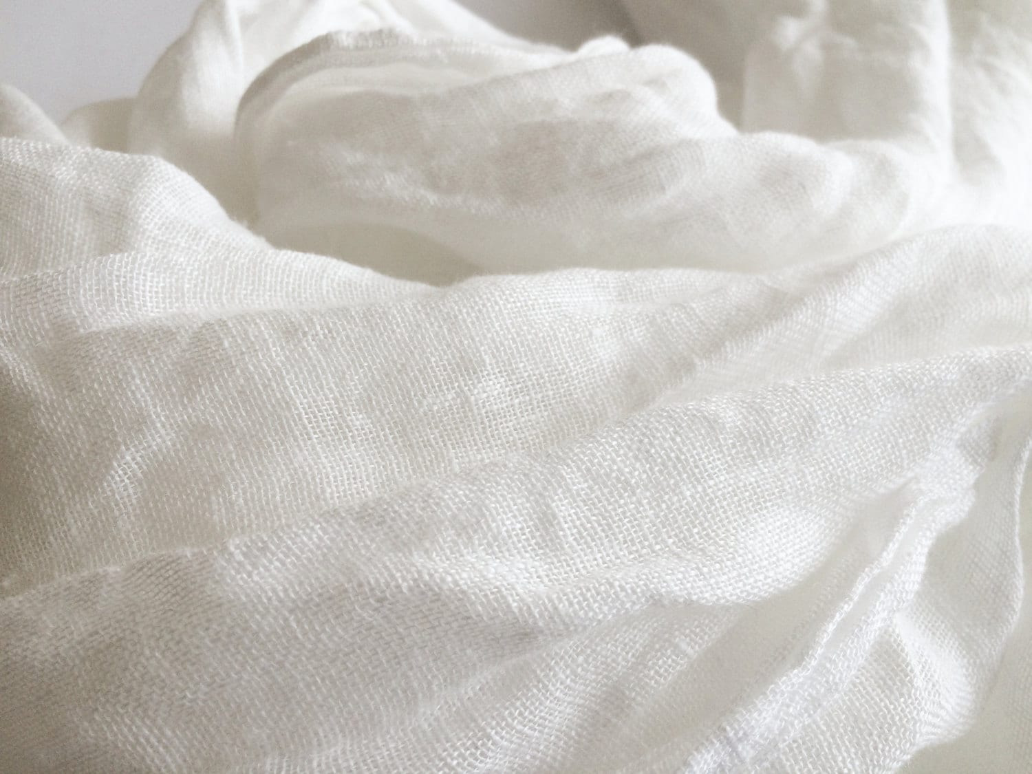 Weißer Leinen Schal - Frühling/Sommer Trend Einzelstück Herren Damen Unisex Alle Jahreszeiten Geschenkidee von LinenBloomShop